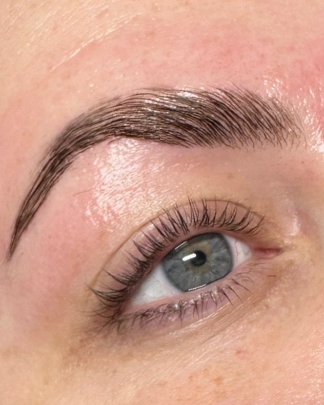 Freshly shaped and tinted brows